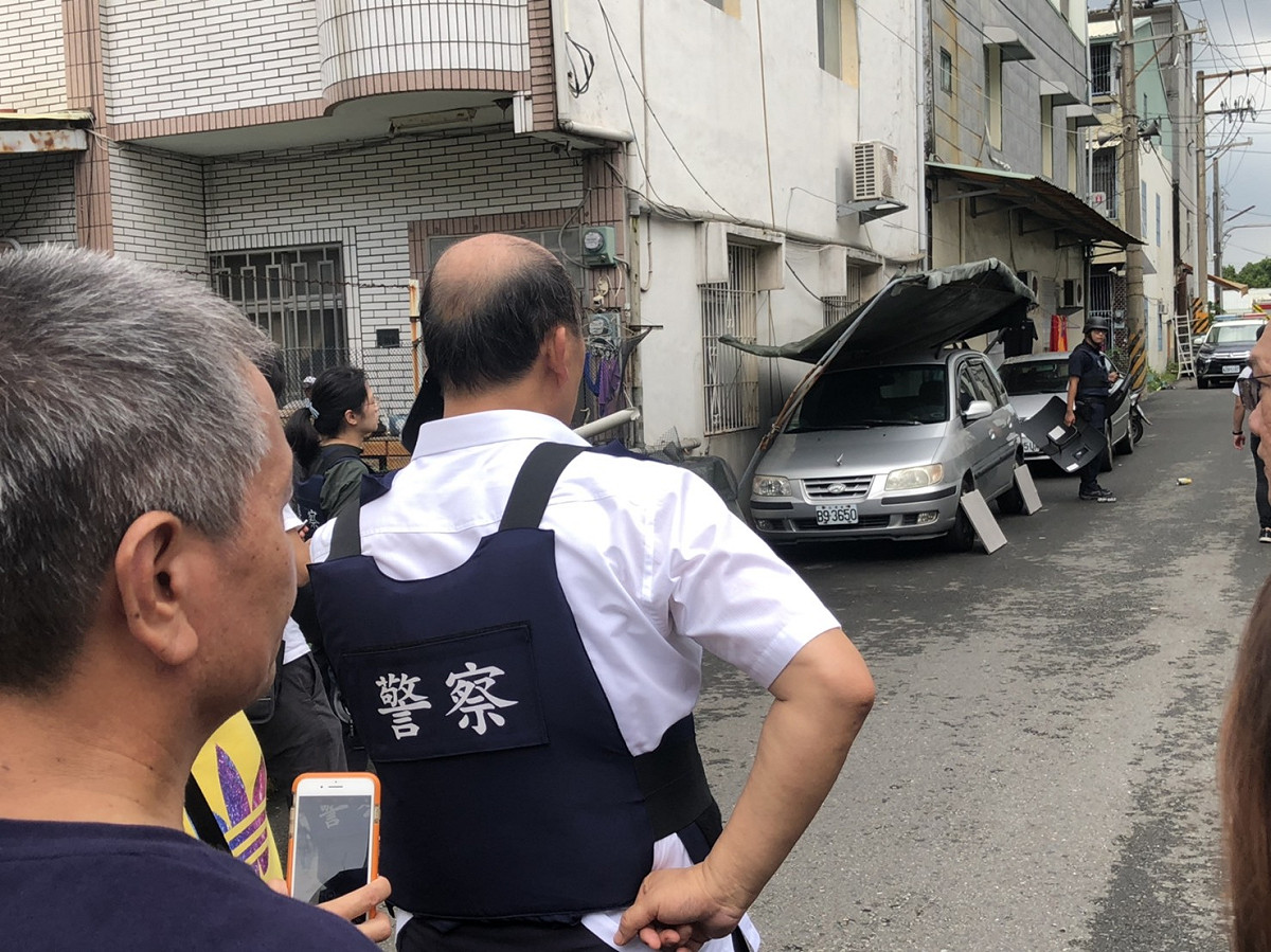 嘉義縣30日發生警匪對峙案，警方與持槍男子對峙一個上午。 圖：嘉義記者公會/提供
