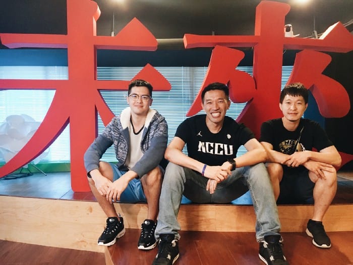 捷思團隊成員。左起為 ios Developer 邱柏盛、捷思共同創辦人蘇冠緯、ios Developer 蔡宗嶧。 圖：創夢市集／提供