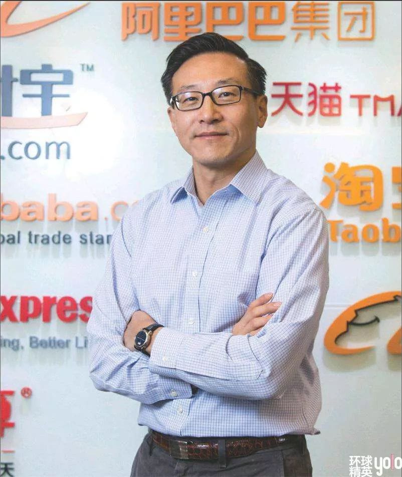 台灣出生的阿里巴巴集團執行副主席蔡崇信，去年以10億美元，買下籃網49%股權，預計接下來會以13.5億美元，收購剩餘的股權。 圖:擷取自環球精英