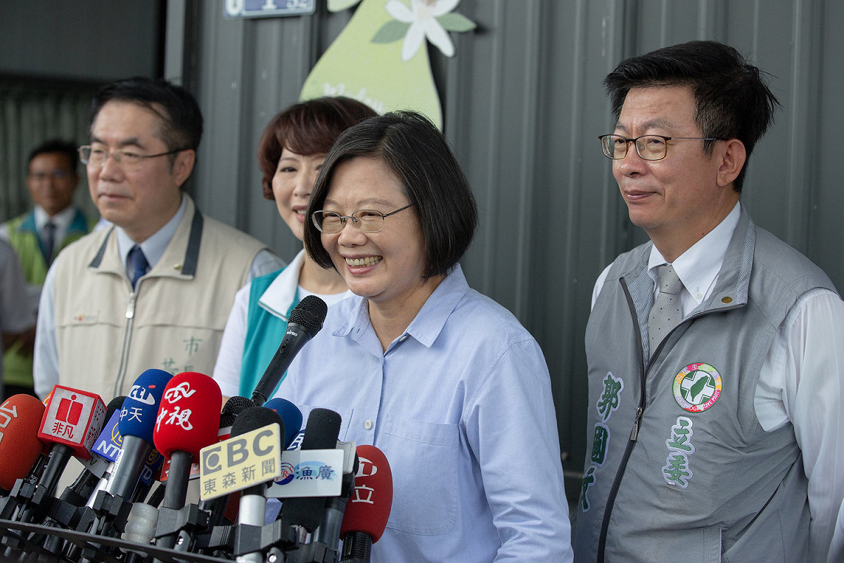 總統蔡英文今（31）天出席台南市麻豆區「2019台灣文旦季」，會後受訪時針對香港情勢發表看法。。 圖：總統府提供