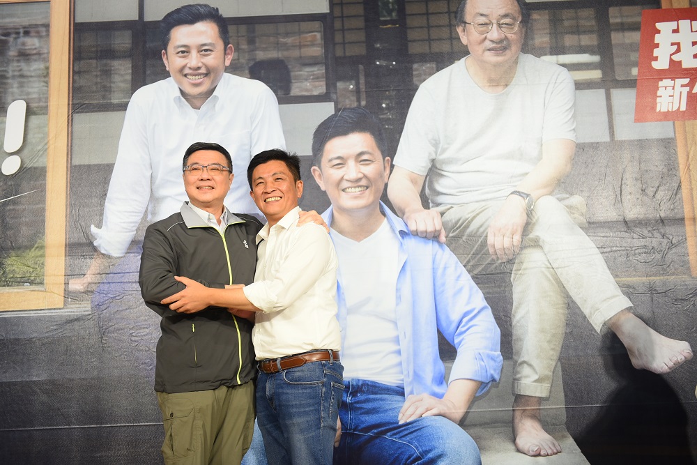 民進黨主席卓榮泰早上來到新竹市立委參選人鄭宏輝的競選辦公室參加成立大會。 圖：民進黨/提供