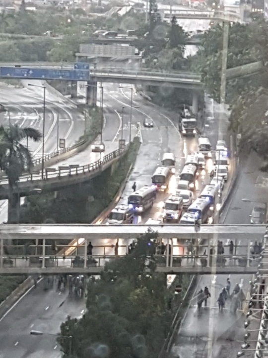 香港網友表示「灣仔告士打道準備夾金鐘！」 圖：翻攝自lihkg.com