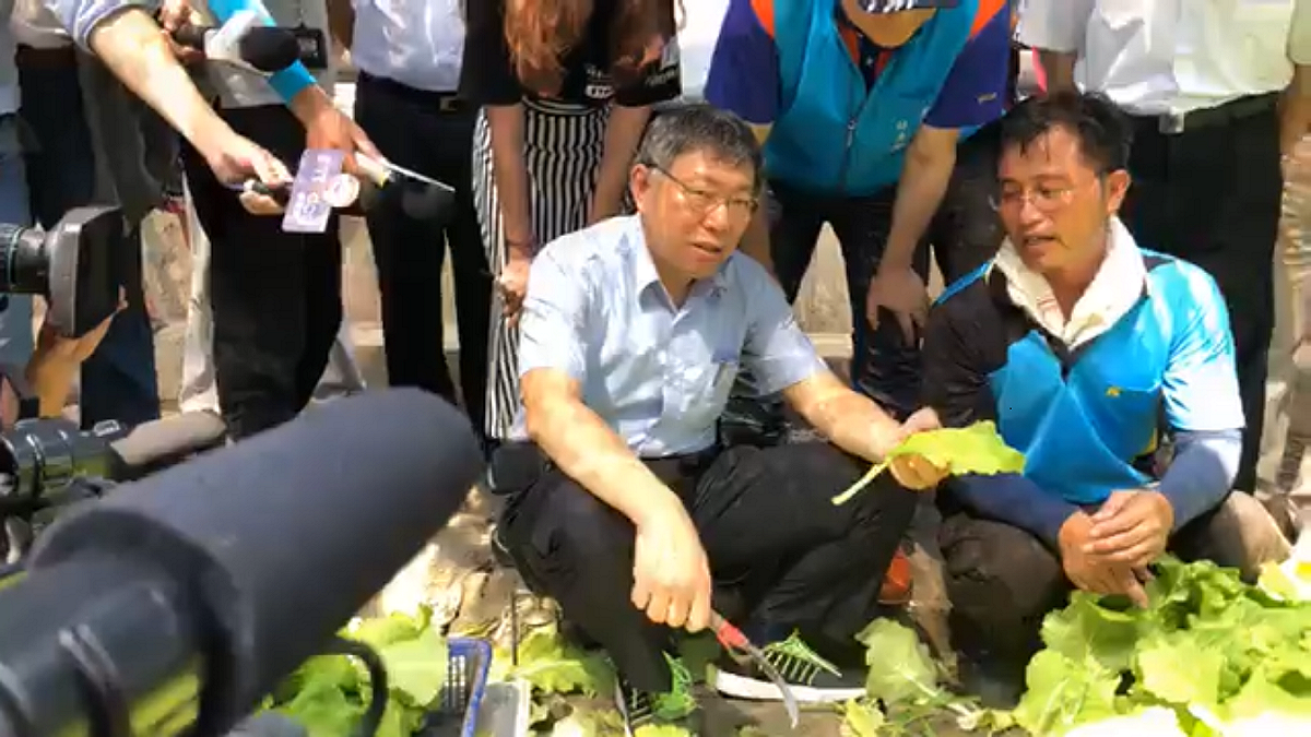 柯文哲強調「我怎麼會消費親民黨，不會啦」。 圖/翻攝自柯粉俱樂部臉書