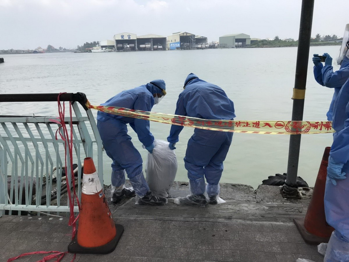 屏東動防所接獲通報後，立刻派專業人員前往處理。 圖：屏東縣政府提供