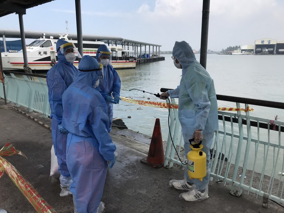 屏東動防所接獲通報後，立刻派專業人員前往處理。 圖：屏東縣政府提供