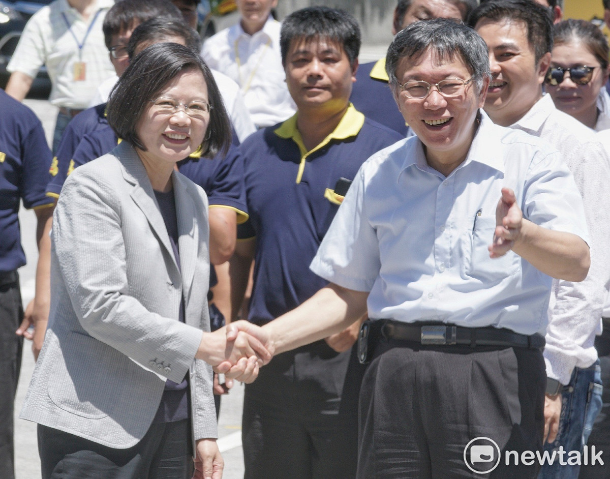 總統蔡英文（左）今日與台北市長柯文哲（右）同台。 圖：張良一 / 攝