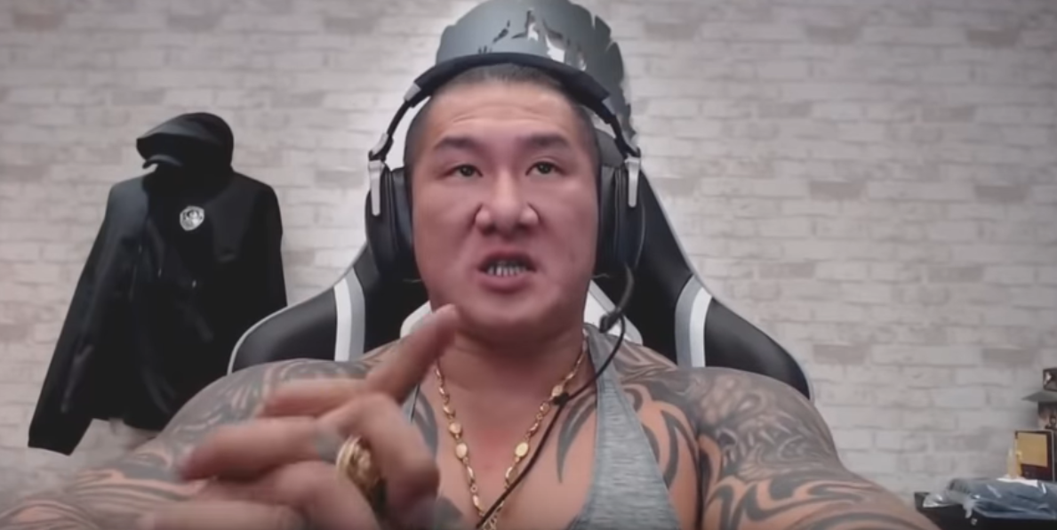 有網友將館長曾說過的話，剪輯一段影片，儘管不是館長親口唱歌，仍吸引許多人觀看。 圖：翻攝梅川伊芙Youtube畫面