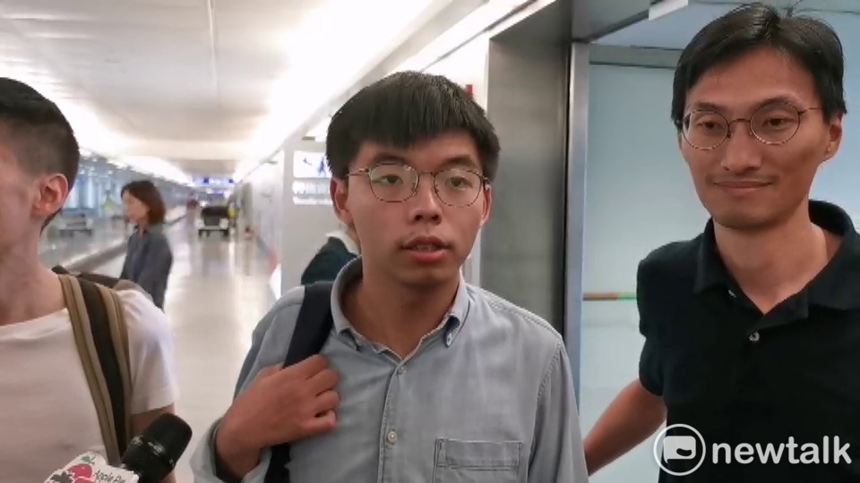 香港眾志秘書長黃之鋒抵台訪問，他表示現在香港面對一國兩制的白色恐怖非常可怕。 圖：林昀真／攝