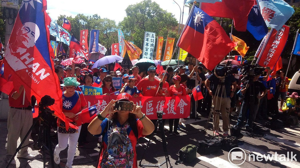 國民黨於立法院外舉行向軍人致敬活動。 圖：黃建豪/攝
