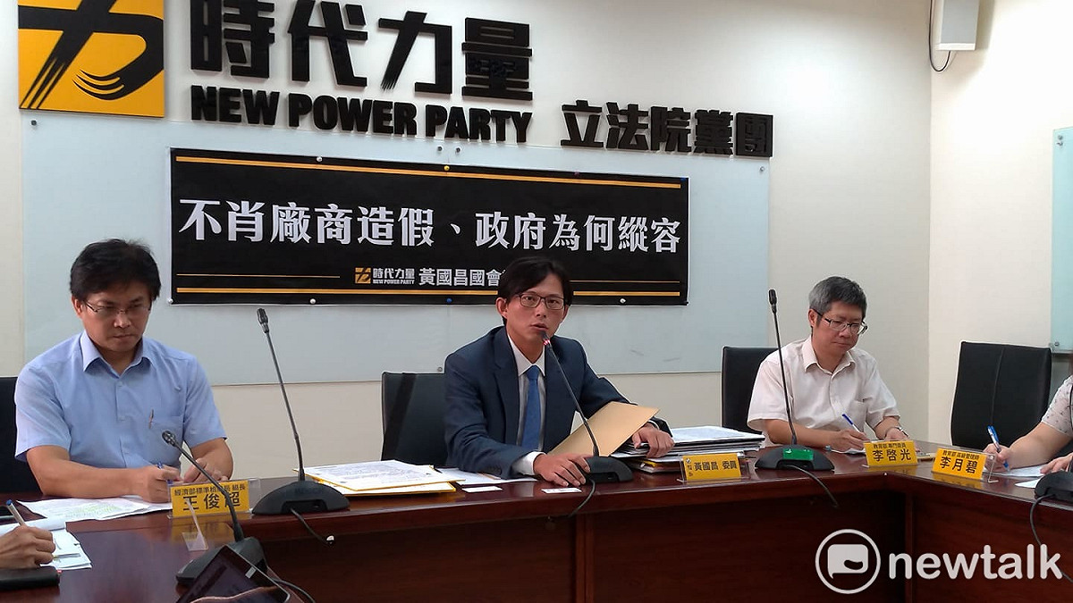 黃國昌今天召開記者會，質疑投標廠商有造假情事，政府不該縱容。 圖:陳佩君/攝