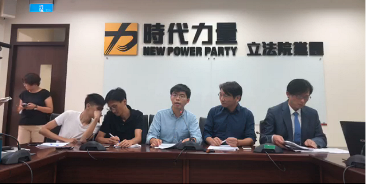 香港眾志秘書長黃之鋒、立法會議員朱凱迪、學聯前副秘書長岑敖暉講今天(3日)訪台，下午與時代力量黨主席徐永明、立法委員黃國昌、立法院黨團主任陳惠敏會面。 圖 :翻攝自時代力量立法院黨團臉書