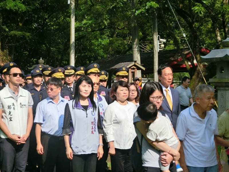 李承翰家屬、70名員警，一護送李承翰牌位進入忠烈祠安座。 圖：讀者提供