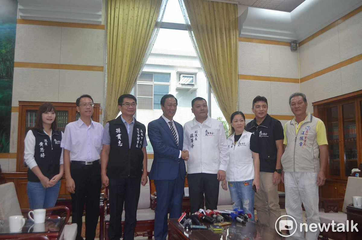 嘉義市友郭議員大集結，政壇議論紛紛。 圖：蔡坤龍/攝