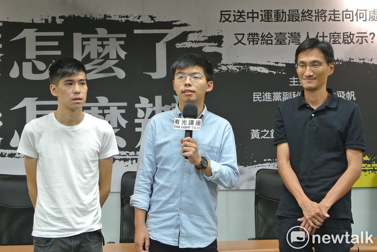 黃之鋒（中）說，希望10月1日前全台能夠總動員聲援香港。 圖 : 唐復年/攝