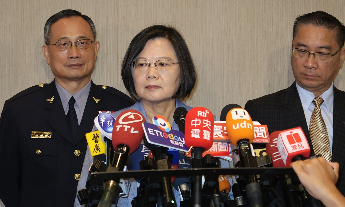 警政署長陳家欽、總統蔡英文、內政部長徐國勇。（由左至右） 圖：林朝億/攝