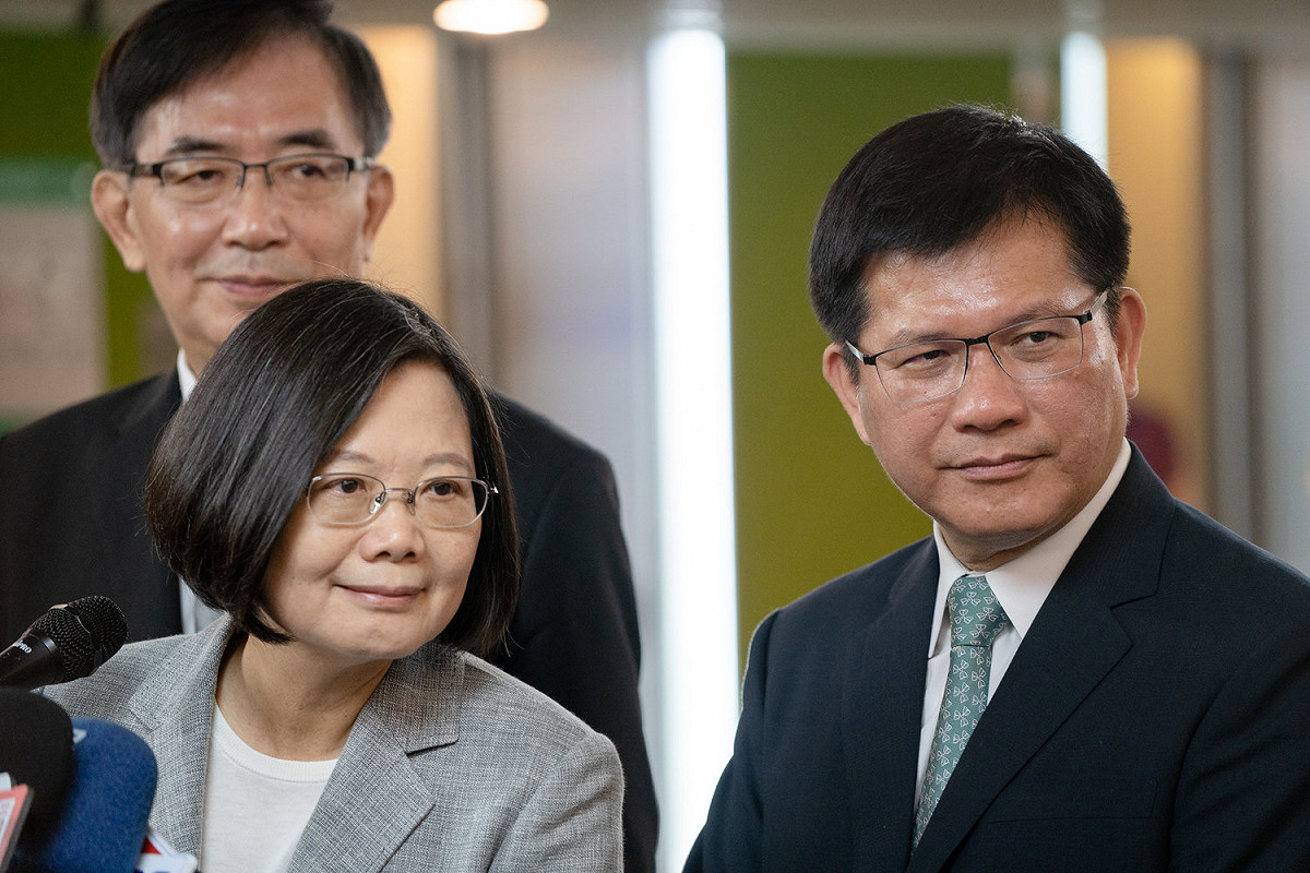 蔡英文總統5日上午出席表揚「全國郵政志工送暖關懷獨居長者」典禮後，接受媒體訪問。 圖：總統府提供（資料照）