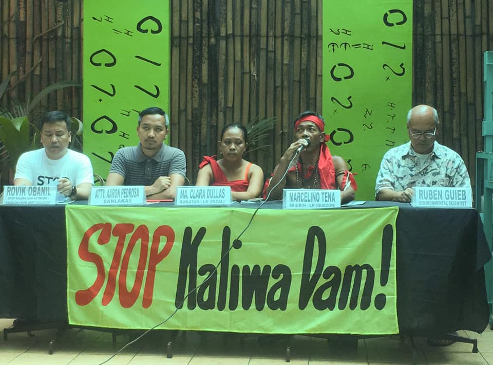 民間團體「停止卡瓦里水庫聯盟」（STOP Kaliwa Dam）今天召開記者會，反對卡瓦里水庫興建。 圖：擷取自FDC臉書