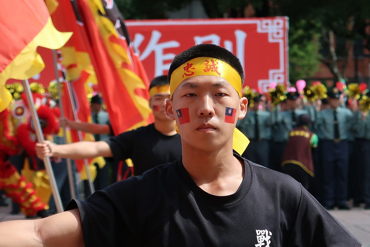 陸軍專科學校大旗隊表演。 圖：林朝億/攝