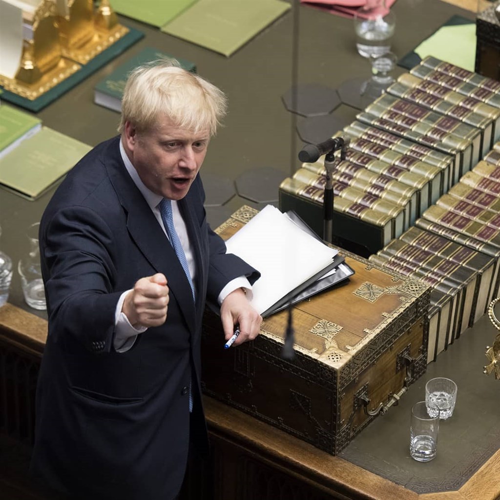 英國國會上議院6日批准一項法案，將迫使首相強生（圖）延後脫歐。 （圖取自facebook.com/ukparliament）