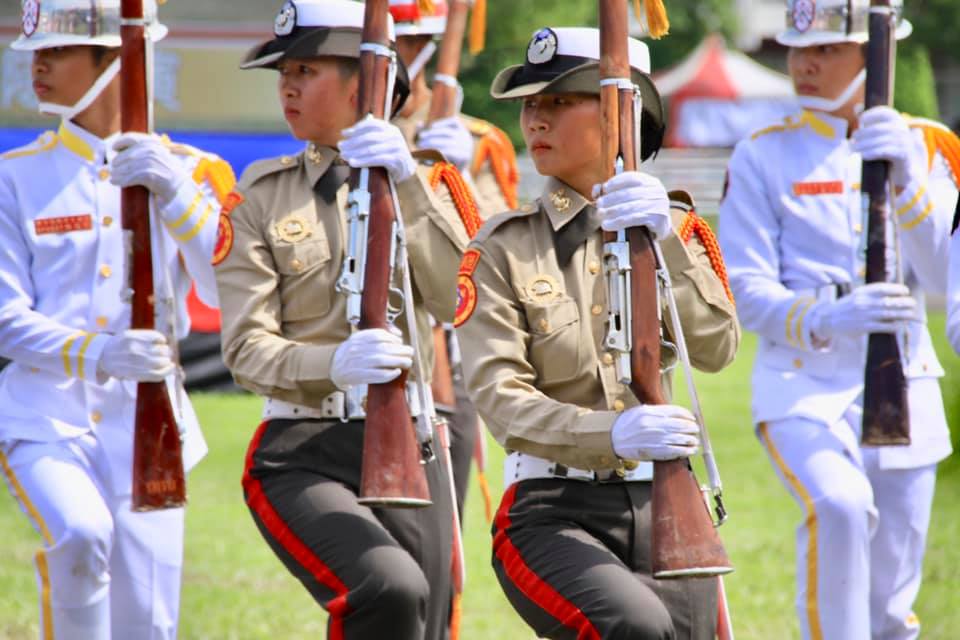 海軍陸戰隊慶祝成軍72周年隊慶，儀隊出現女性隊員，瞬間成為亮眼「嬌」點。 圖：翻攝中華民國海軍陸戰隊臉書