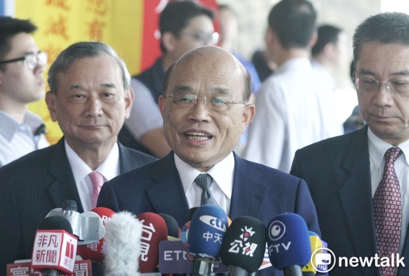 蘇貞昌表示，陳菊從年輕開始就為了台灣的民主奮鬥一輩子，不捨她現在竟然因為選舉的關係，受到人身攻擊。 圖：張良一／攝（資料照）