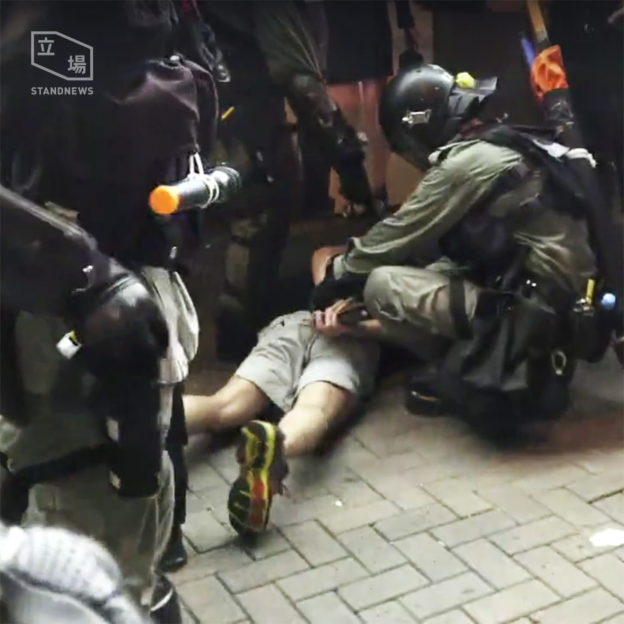 在港警強力驅散清場行動中，又有多名示威者被逮捕。 圖/翻攝立場新聞臉書