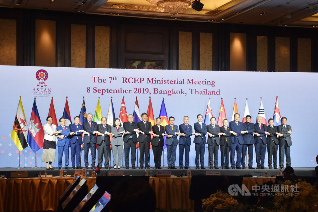 第7屆RCEP部長級會議8日登場，會中各國同意在9月中旬越南峴港舉行的高級官員會議完成談判，並將結果送至11月的東協峰會通過。 圖/中央社提供。