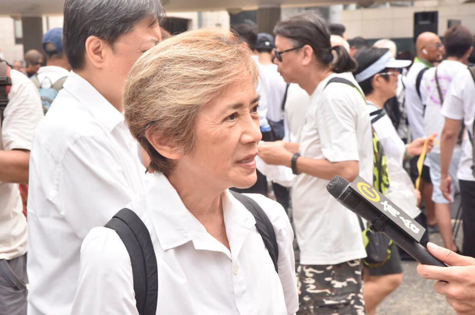 香港影后葉德嫻８日上街參與反送中遊行，力挺年輕人。 圖：翻攝自推特