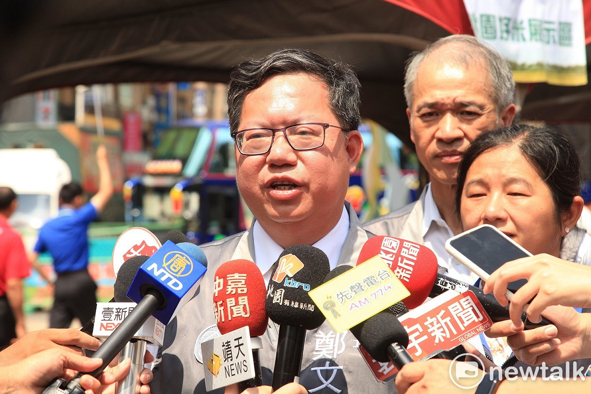 鄭文燦受媒體採訪時，發表他對「芒果乾」及香港禁蒙面法的看法。 圖：新頭殼資料照