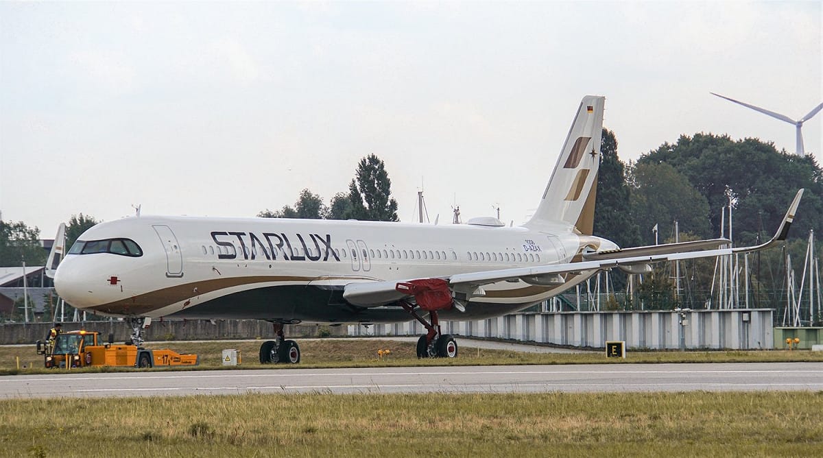 星宇航空A321neo全機彩繪塗裝首露面，預計10月將由董事長張國煒親自駕駛返台。  圖：翻攝自星宇航空臉書