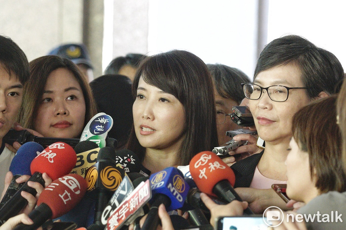 「郭柯王」三方幕僚共同現身中選會。 圖：張良一/攝