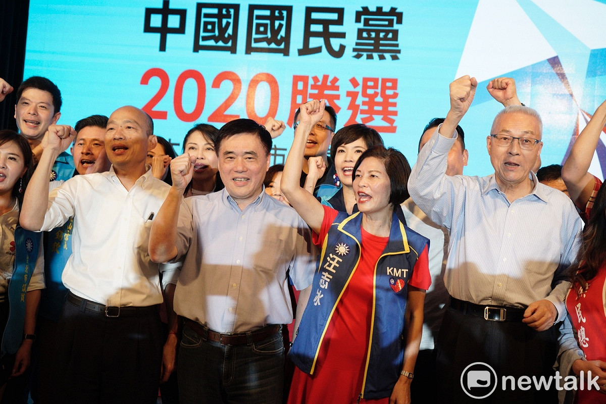 吳敦義、郝龍斌、韓國瑜與國民黨立委和基層同框，全力為韓國瑜造勢。 圖：張良一／攝