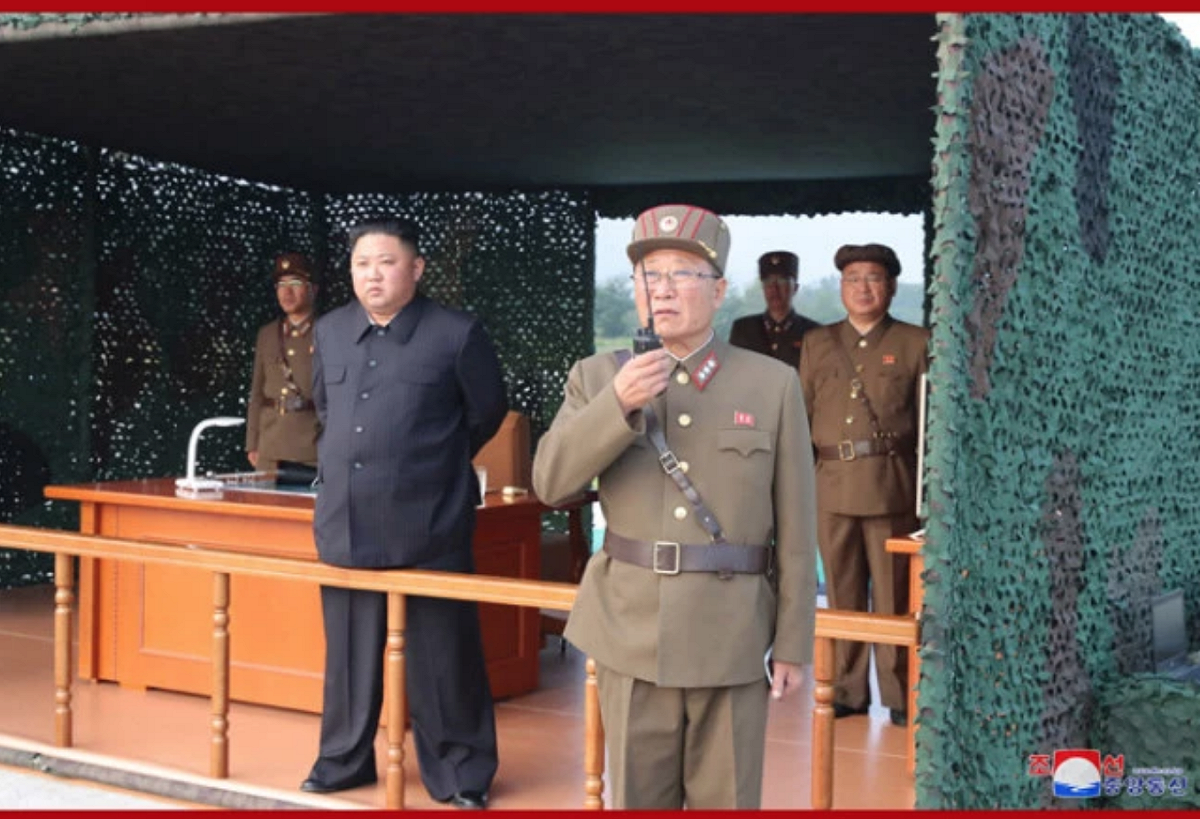 金正恩親臨現場指導。 圖：翻攝自朝中社