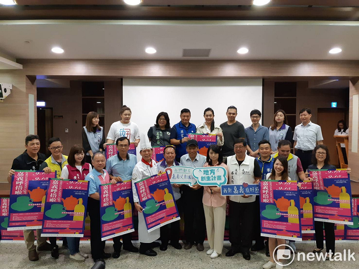 嘉義飲品文化祭邀請多名重要地方人士站台。 圖：蔡坤龍/攝