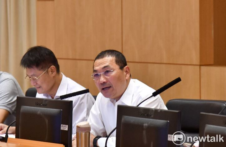 新北市長侯友宜宣布將在三重區及中和區打造包含食衣住行育樂醫養All in one的「長照綜合園區」。 圖：林昀真／攝
