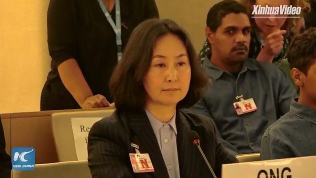 澳門「賭王」何鴻燊之女、身兼香港各界婦女聯合協進會主席的何超瓊（前），9日在聯合國批評反送中運動。 圖：翻攝自YouYube/Ｘinhua Video