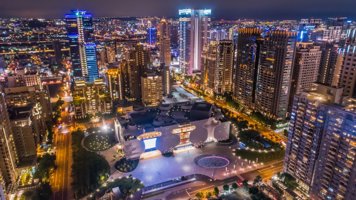 短期入境台灣的外籍觀光客可以享有兩人同行一人免費的優惠，搭乘高鐵和參觀藝文場所。 圖：台中市政府／提供