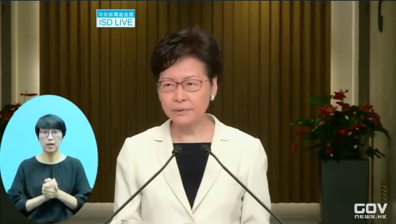 香港特首林鄭月娥17日召開記者會強調「對話比對抗好」，下周第場民間對話將登場。 圖：翻攝自香港政府新聞網臉書影片