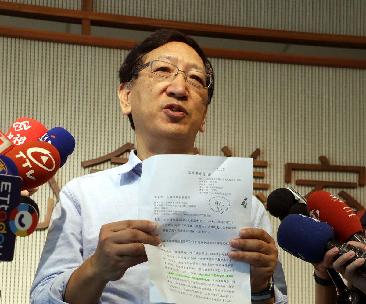 高雄市教育局長吳榕峯對於獲頒「教育金驢獎」表示笑一笑就好。 圖：高雄市政府／提供（資料照片）