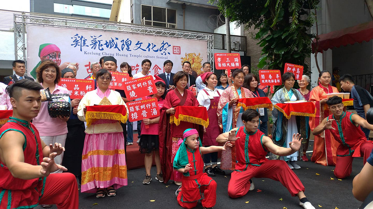 立法院康園前廣場今天舉辦雞籠城隍文化祭古早味小吃美食節，陳其邁、基隆立委蔡適應等人出席。 圖:陳佩君/攝