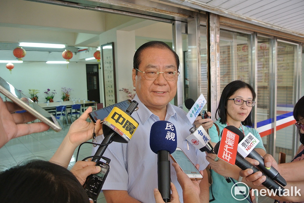 曾永權說會繼續拜託盧秀燕接任競選總部主委。 圖：唐復年/攝