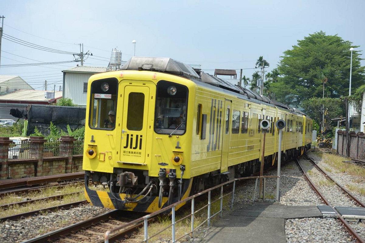 集集彩繪列車與車埕鐵道觀光小學堂都在今日啟用，為集集增添兩大新亮點。 圖：交通部／提供