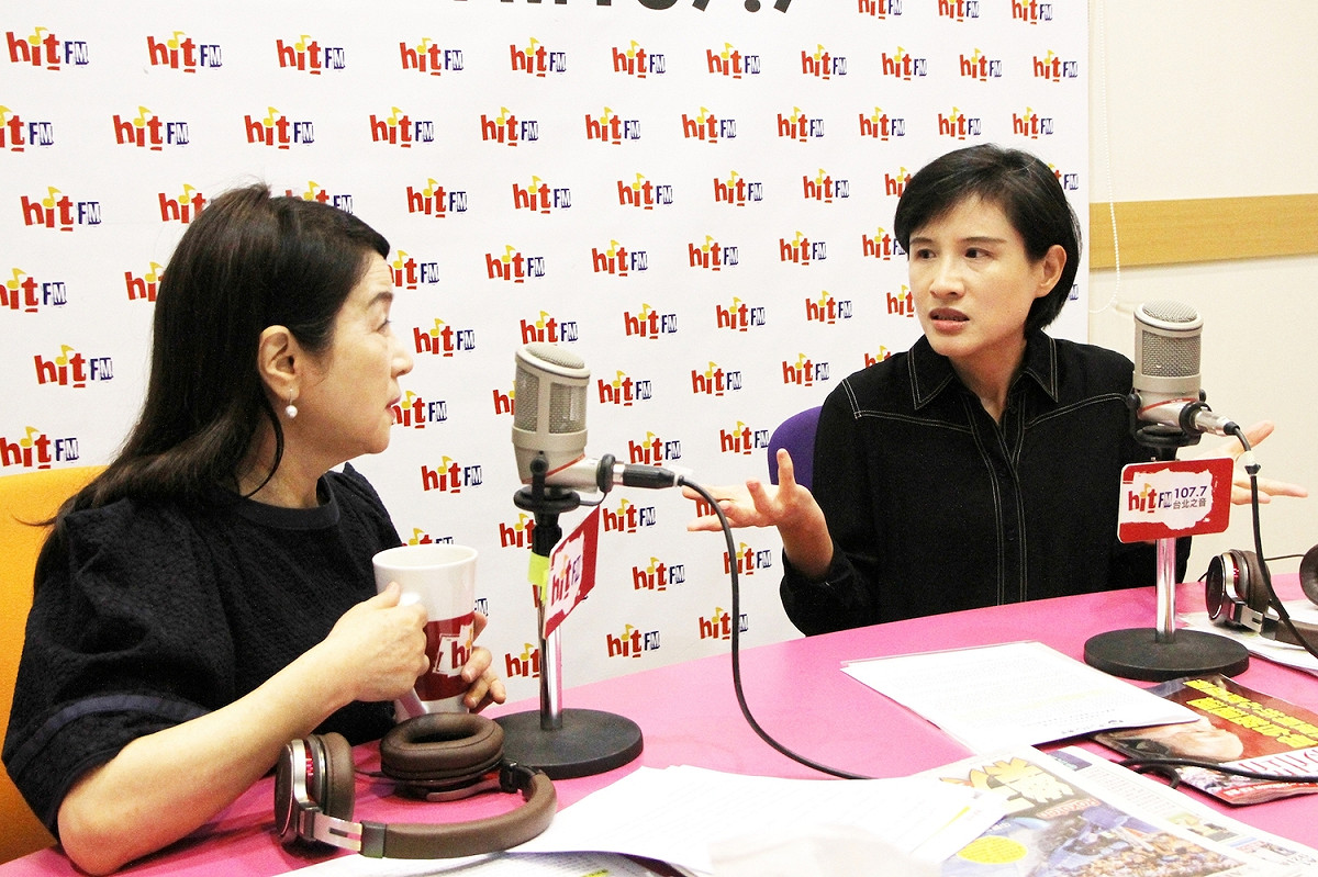 鄭麗君今（19）日接受廣播節目《周玉蔻嗆新聞》專訪。 圖：Hit Fm《周玉蔻嗆新聞》製作單位/提供