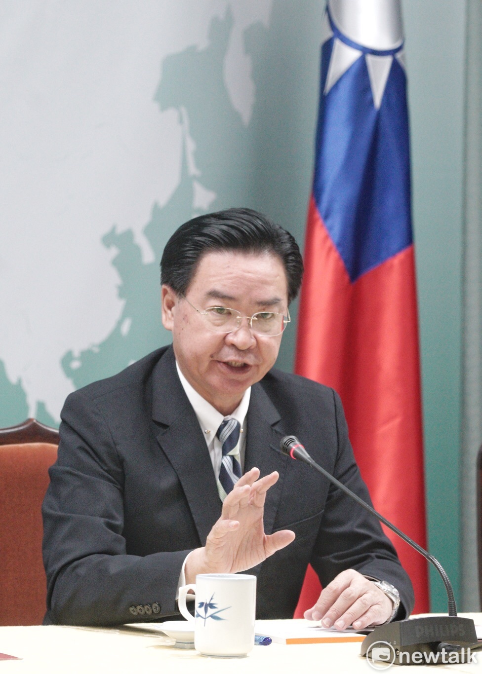 針對吉里巴斯斷交一事，外交部長吳釗燮20日下午召開記者會說明。 圖：張良一/攝