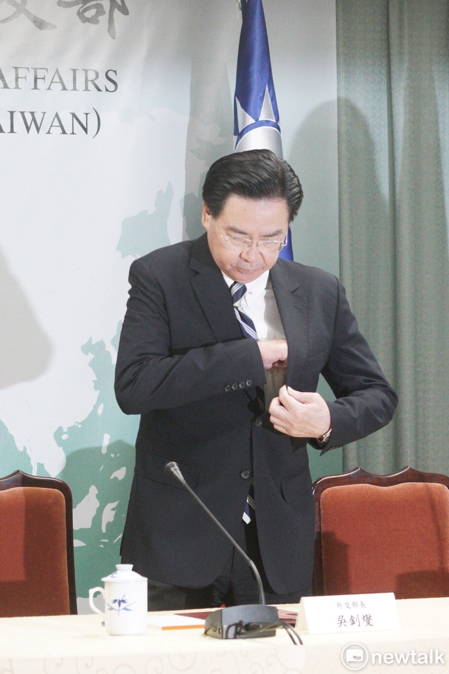 外交部長吳釗燮今(20日)召開記者會表示，即日起與吉里巴斯斷交，AIT回應，吉里巴斯與台斷交轉向北京，「美國對此深感失望」。 圖：張良一／攝