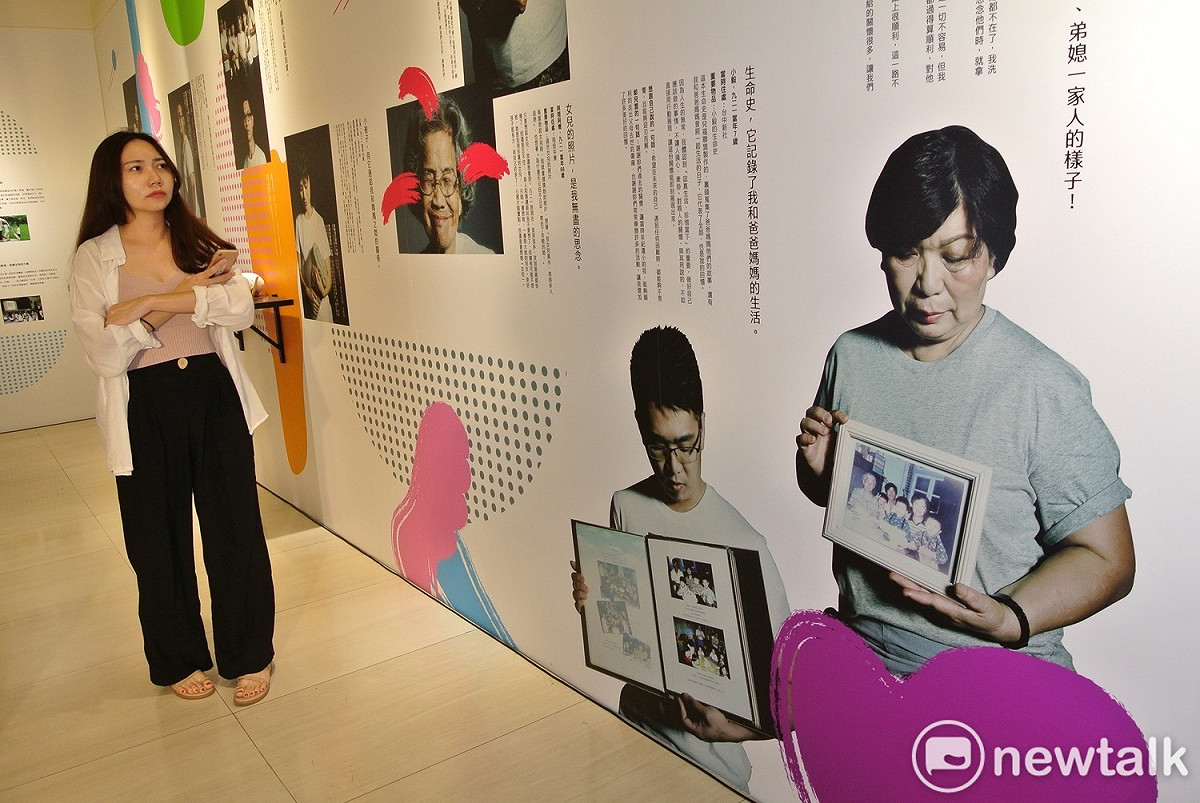 「再見練習題」特展正在中友百貨展出，內容是與九二一有關的故事。 唐復年/攝