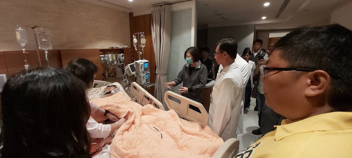 蔡英文感到醫院看史明。 圖：基金會提供