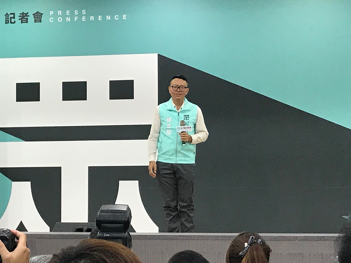 台北市長柯文哲成立的台灣民眾黨，徵召無黨籍現任議員徐立信參選2020中正萬華區立委。 圖/周煊惠攝影