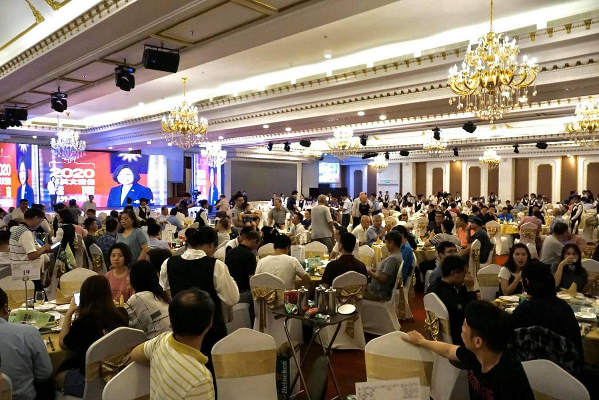 蔡英文總統越南台商後援會舉辦成立大會，席開75桌600多人參與。 圖：越南台商提供。