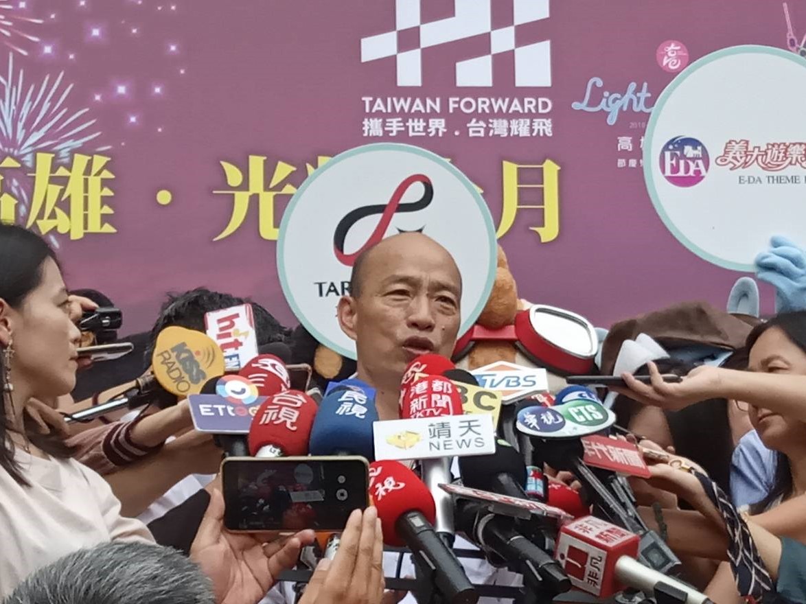 國民黨籍總統候選人韓國瑜民調不見好轉，令不少藍營人士憂心忡忡。國民黨草協發起人李正皓認為，本次議會的市政質詢是韓的「翻身仗」。 圖：孫家銘／攝(資料照片)